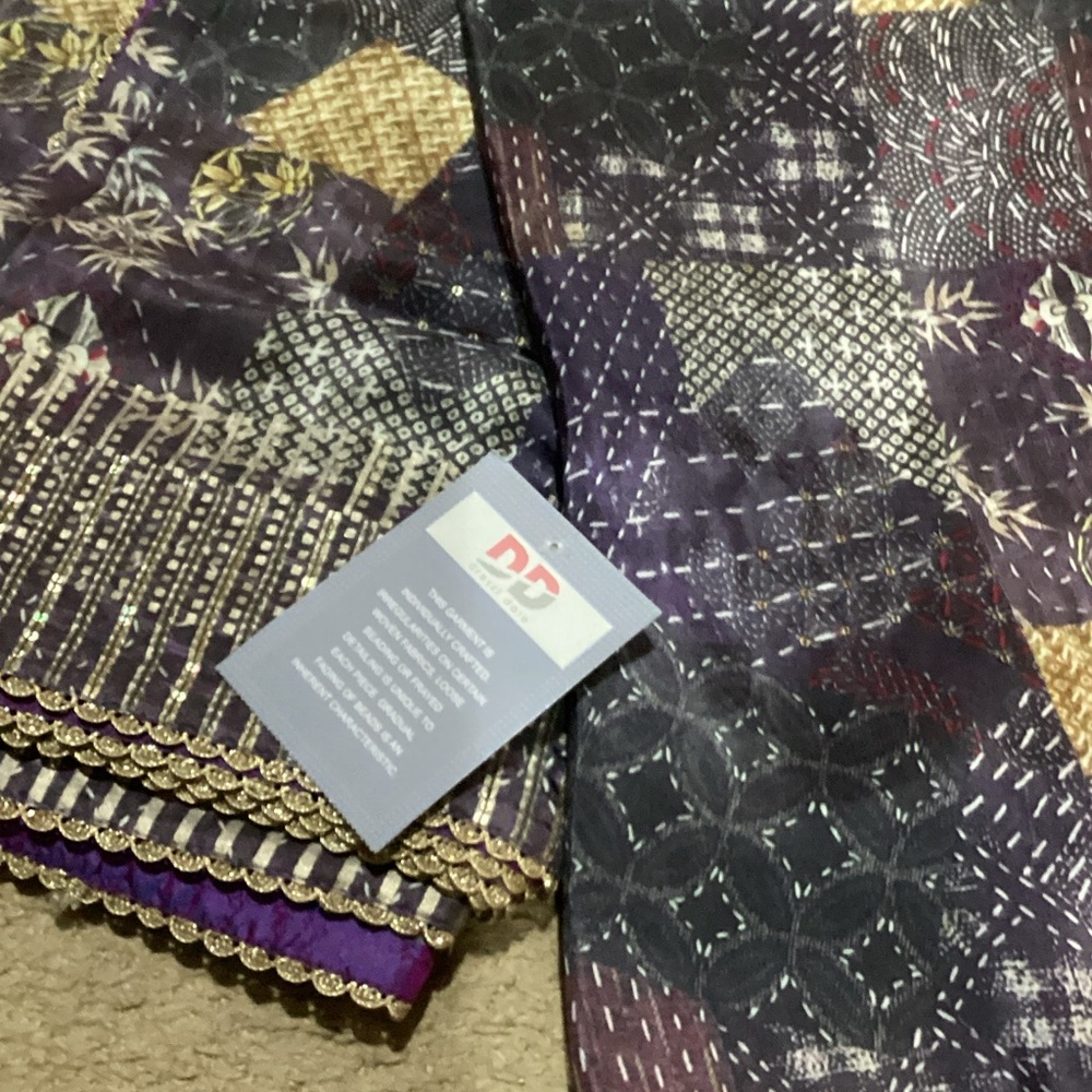 Elegant Purple and Gold Women's designer saree - Picture 4 of 13